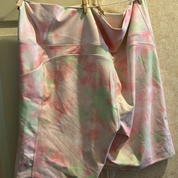 Shorts - Picture 2 of 4